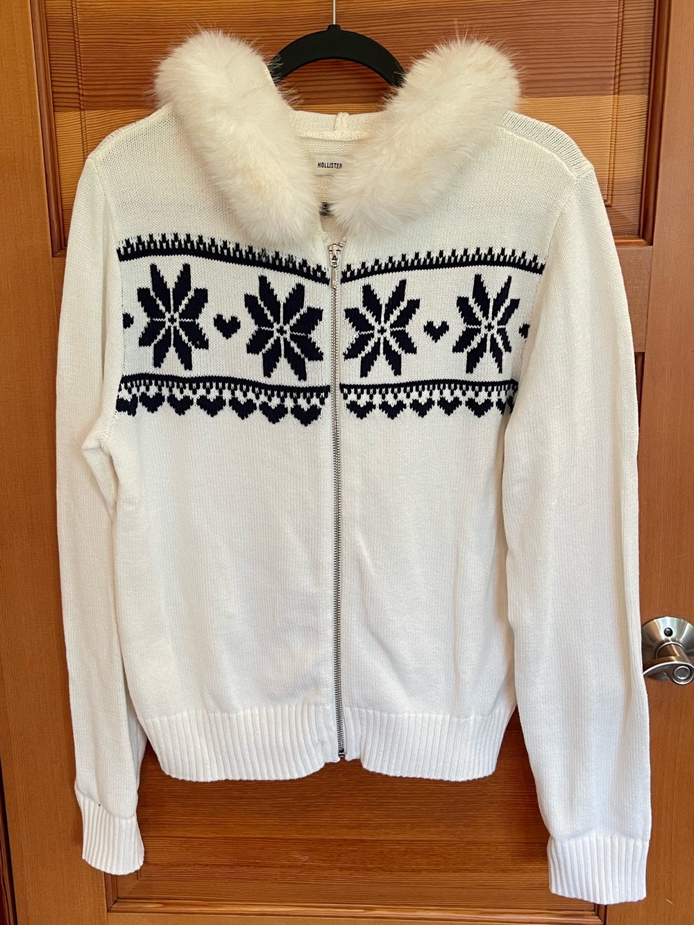 Hollister Zip-Up Knit Sweater - Snowflake & Faux Fur Collar - NWT - Women’s L